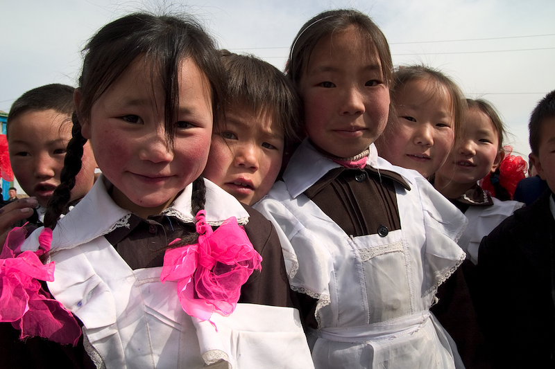 Schoolchildren in Mongolia / Photo by John Mark Derbyshire