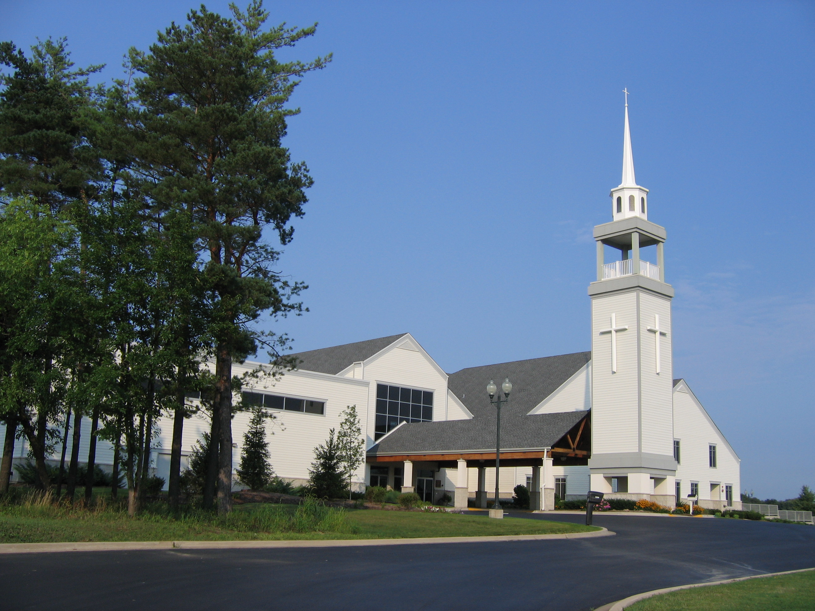 Third campus in Grayslake, Illinois / Christ Church