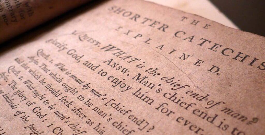 Découvrez 9 choses essentielles sur les catéchismes. Un outil précieux pour enseigner la doctrine chrétienne et affermir la foi de toutes générations.