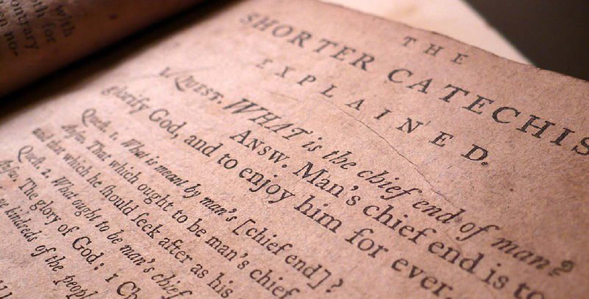 Découvrez 9 choses essentielles sur les catéchismes. Un outil précieux pour enseigner la doctrine chrétienne et affermir la foi de toutes générations.