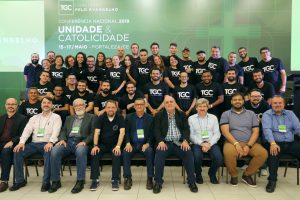 Grupo de voluntários que serviram durante a Conferência Nacional da Coalizão pelo Evangelho 2019 - Fortaleza/CE. Sentados, à frente, membros do conselho da Coalizão.